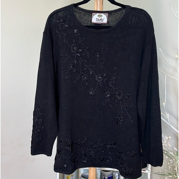 Tiara international Sweaters - 💙Tiara International XL Beautiful embroidered beaded crewneck tunic sweater